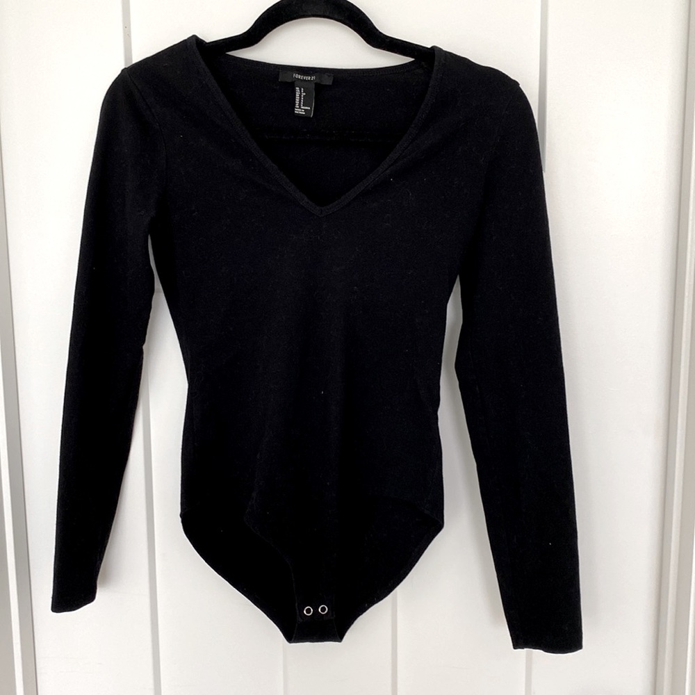 Women’s Forever 21 Black Long Sleeve V-neck bodysuit. Size - Small.